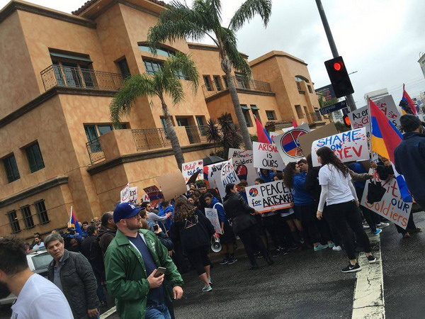Крупная акция протеста в Лос-Анджелесе перед зданием консульства Азербайджана (ВИДЕО, ФОТО)