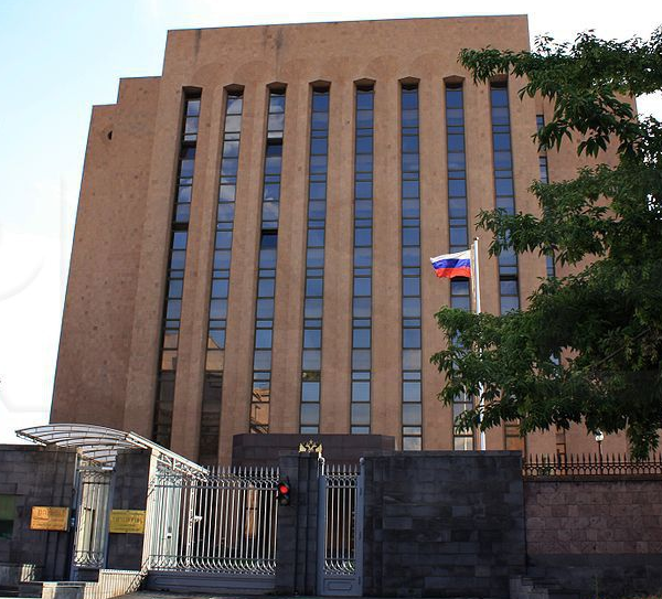 Посольство России выразило соболезнования семьям погибших в результате взрыва в автобусе в Ереване