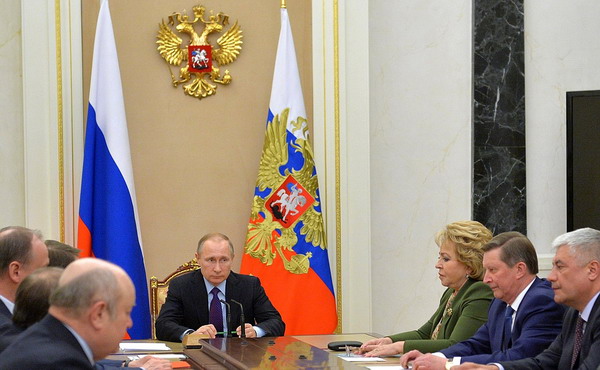 Путин провел совещание Совета безопасности РФ по урегулированию Нагорно-Карабахского конфликта