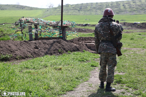 Противник продолжает грубо нарушать режим прекращения огня, погибли двое армянских военнослужащих