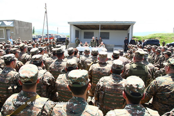 Бако Саакян посетил один из полигонов Армии Обороны НКР
