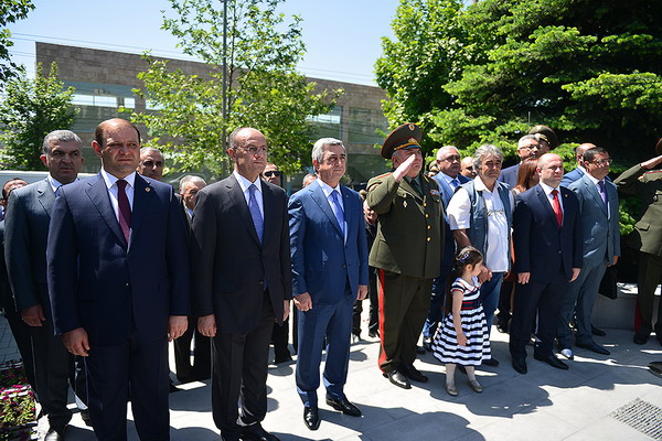 В Ереване открыт памятник маршалу Амазаспу Бабаджаняну
