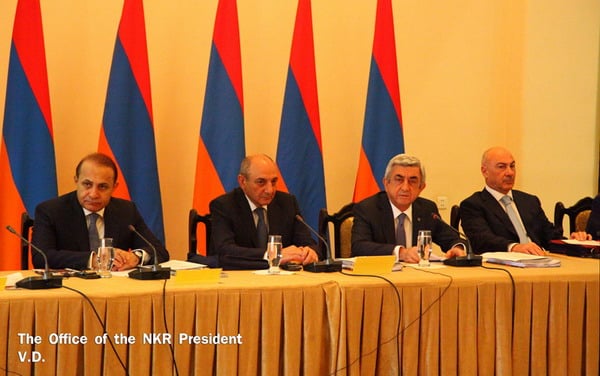 Бако Саакян в Ереване принял участие в заседании Совета попечителей Всеармянского фонда «Айастан»