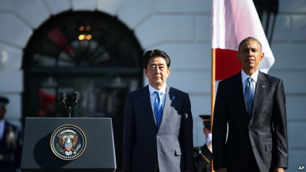 Стартовал исторический визит президента США во Вьетнам и Японию