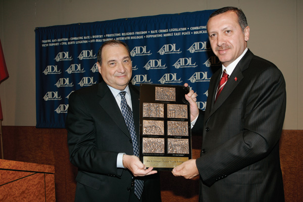 Наградившая ранее Эрдогана еврейская организация в США намерена признать Геноцид армян