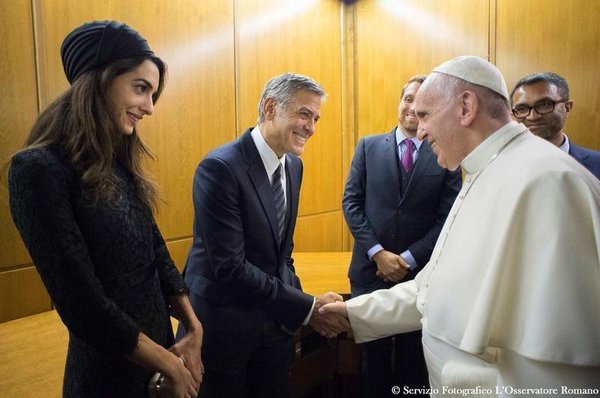 Папа Римский наградил Ричарда Гира, Джорджа Клуни и Сальму Хайек