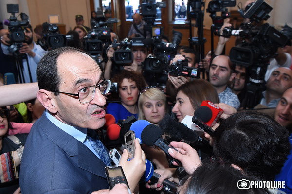 Шаварш Кочарян: Баку хочет увидеть какие-либо результаты – должен вести переговоры со Степанакертом