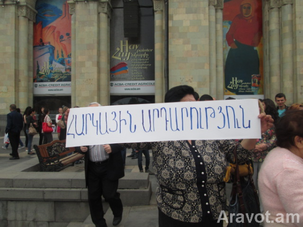 Участники первомайского шествия требовали налоговой справедливости