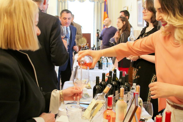 Дегустация армянских вин на приеме в Вашингтоне