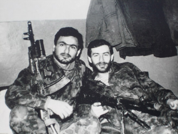 Старик-азербайджанец дал оружие Вардану: «Вы, а не наши, достойны носить это оружие!»