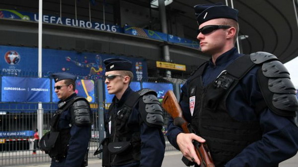 Захвативший заложников в пригороде Парижа убит французским спецназом: трое погибших