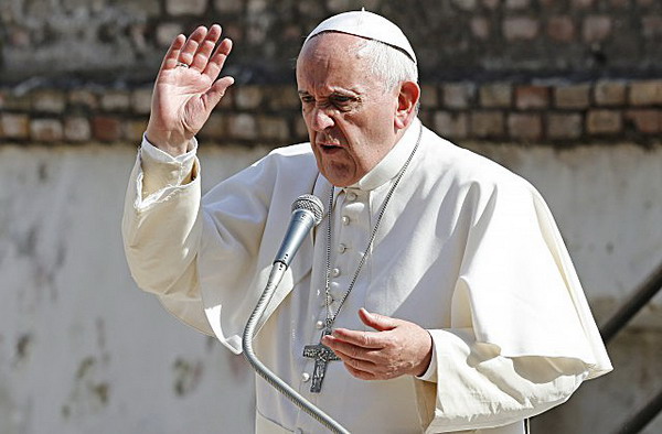 Папа Римский жестом одернул армянского сотрудника службы безопасности: видео