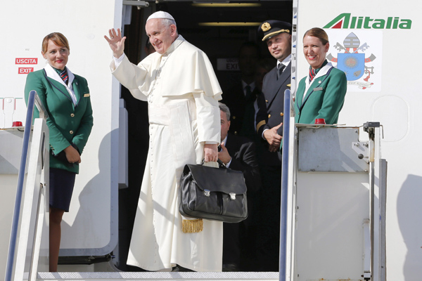 Самолет Папы Римского Франциска приземлился в ереванском аэропорту «Звартноц»
