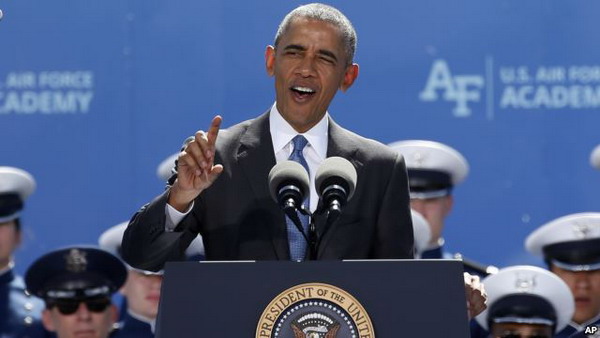 Обама – выпускникам Академии ВВС США: «Все обращаются не к Пекину и не к Москве, а к нам»