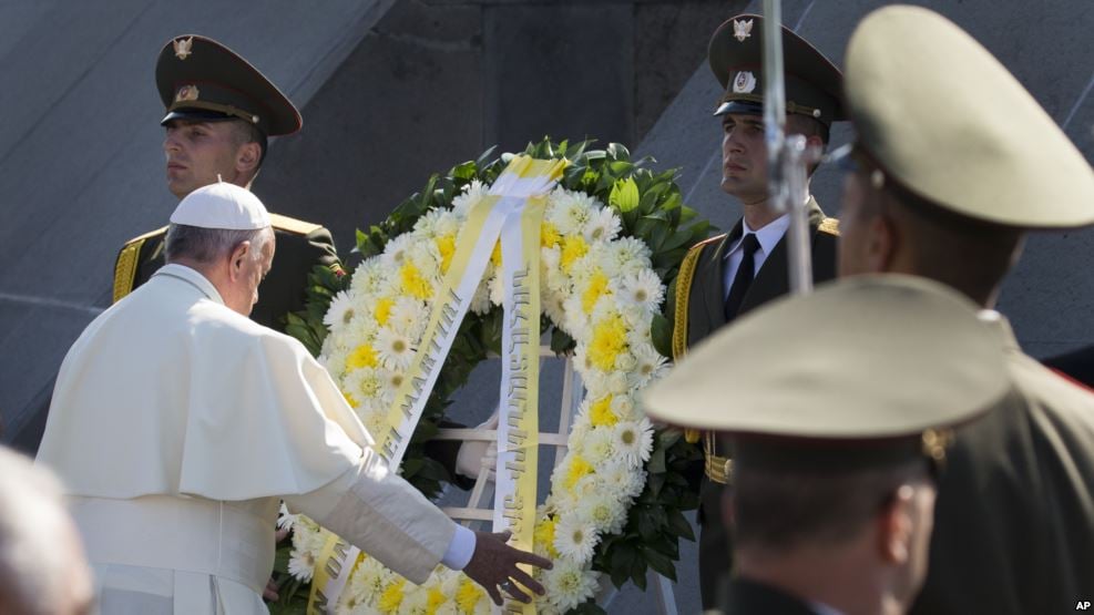 Папа Франциск дополнил официальный текст обращения и назвал события 1915г геноцидом: Голос Америки