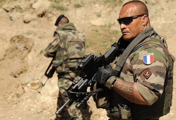 Министр обороны Франции признал присутствие французского спецназа на стороне курдов в Сирии: Le Figaro