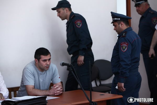 Полицейский Андреасян рассказал, как активист Геворг Сафарян ударил капитана Хачатряна