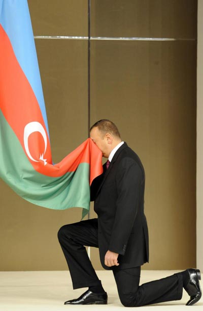 Эдуард Шармазанов: Алиев бросил вызов великим представителям мировой истории