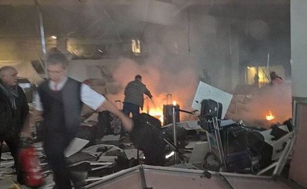 В аэропорту Стамбула совершено нападение: погибло не менее 28 человек