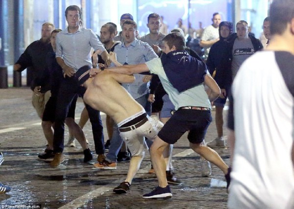 УЕФА открыл дисциплинарное дело против РФ за расизм и массовые беспорядки на Евро-2016: Slon.ru
