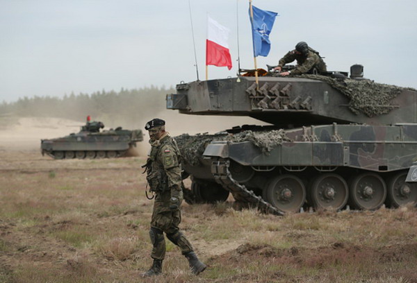 Bloomberg: НАТО должна твердо противостоять Путину