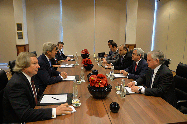 Серж Саргсян и Джон Керри в Варшаве обсудили нагорно-карабахское урегулирование