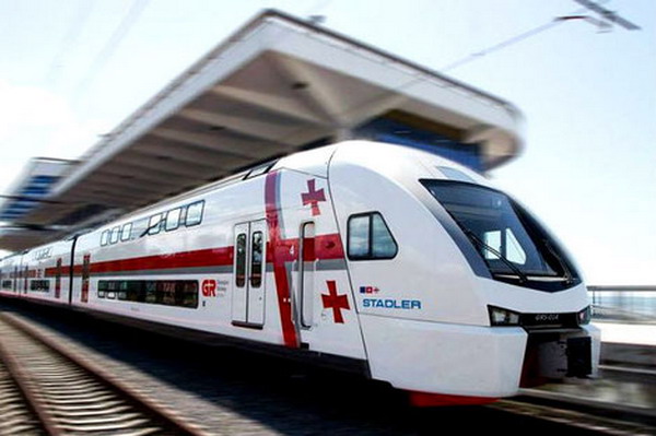 Двухэтажный швейцарский поезд отправился в первый рейс Тбилиси-Батуми