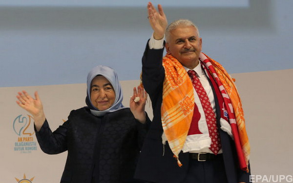 Турецкий премьер призвал граждан вечером выйти на улицы и отпраздновать «победу демократии»