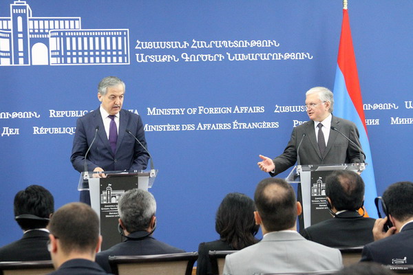 Мы придаем важное значение сбалансированной политике Таджикистана в Карабахском вопросе: Э.Налбандян