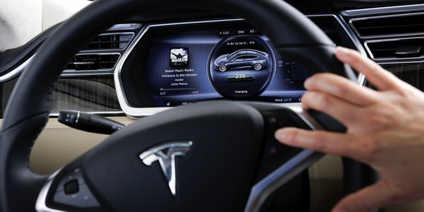 Компания Tesla Илона Маска планирует выпуск электроавтобусов и электрогрузовиков