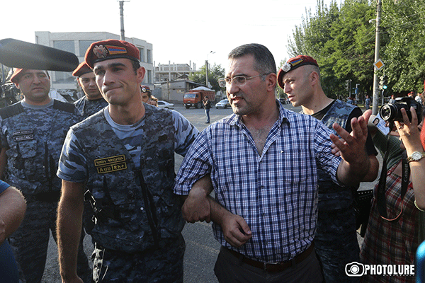 Задержан замглавы партии «Наследие» Армен Мартиросян, заведено уголовное дело