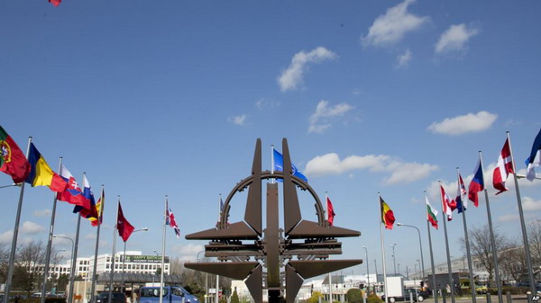 Пять главных российских мифов о НАТО: мифы и факты