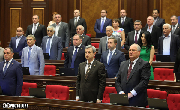 Вряд ли парламент какой-либо страны мира в сложившейся ситуации повел бы себя как в эти Национальное Собрание Армении