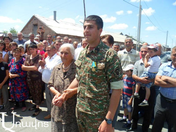 Поразивший вертолет противника Геворг Манукян вернулся из армии: село Ором встречает героя