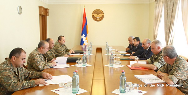 Бако Саакян принял министра обороны Армении