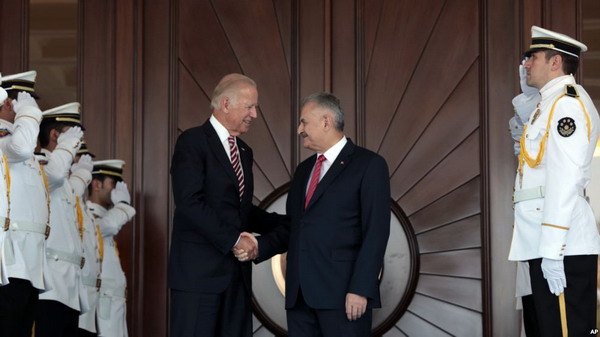 Джозеф Байден ведет переговоры с руководством Турции в Анкаре