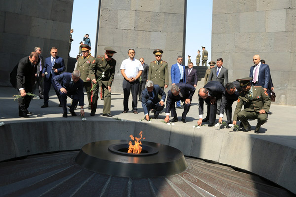 Главы делегаций стран-участниц ОДКБ посетили Мемориальный комплекс «Цицернакаберд»