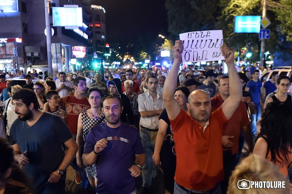 «У нас нет желания применять давление, поверьте»: Валерий Осипян – участникам шествия – видео