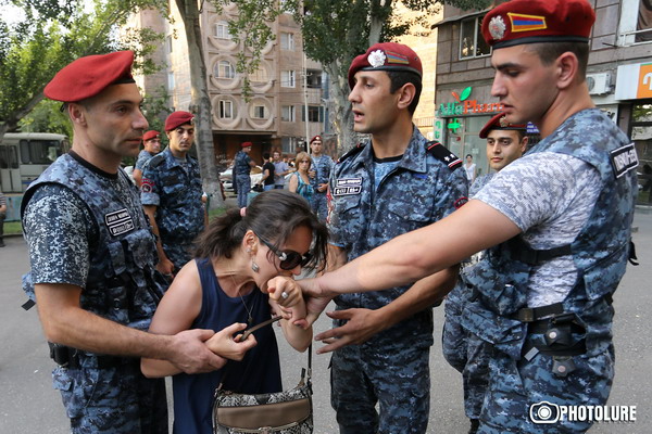 Арман Татоян вместе с представителями ЕС и США осудил применение силы и насилие