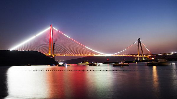 В Стамбуле открыли третий мост через Босфор и назвали именем султана Селима Явуза