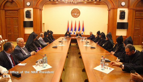Бако Саакян принял Католикоса всех армян Гарегина Второго