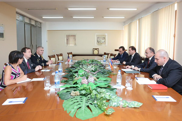 В Ереване обсуждались вопросы сотрудничества Армении и США в сфере обороны
