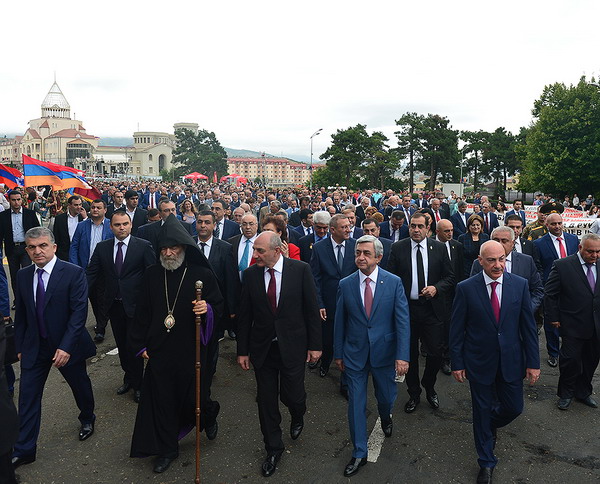 Серж Саргсян в Степанакерте принял участие в мероприятиях в честь 25-летия Независимости НКР