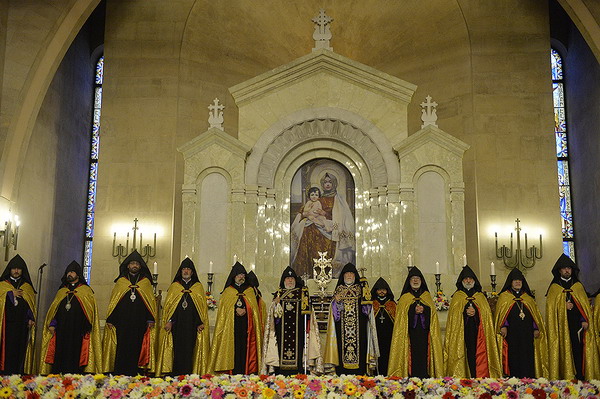 В Ереванском Кафедральном соборе Св.Григория Просветителя состоялся молебен о Республике