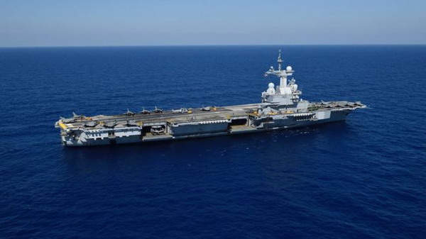 Франция начала авиаудары по ИГИЛ с авианосца «Шарль де Голль» в Персидском заливе