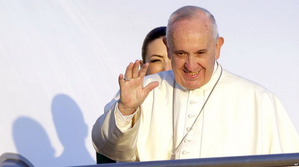 Папа Римский Франциск начинает визит в Грузию и Азербайджан