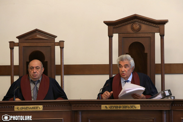 Конституционный суд Армении обнародовал вердикт по жалобе Павла Манукяна и Варужана Аветисяна