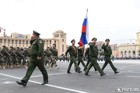 Критика по поводу российского флага на параде «имеет предвыборные цели»: Ваграм Егиазарян