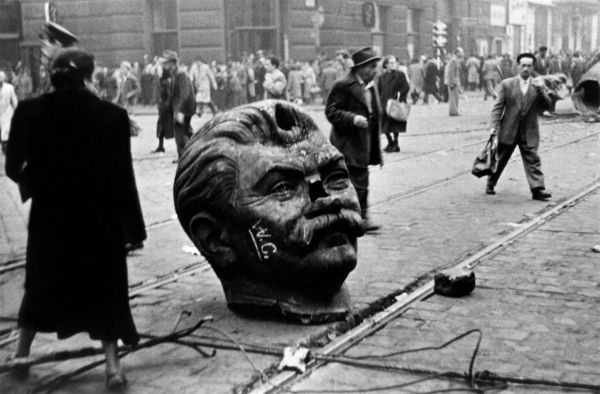 Не ведитесь на новый улучшенный облик Сталина: The Times – об опасности ребрендинга коммунистов