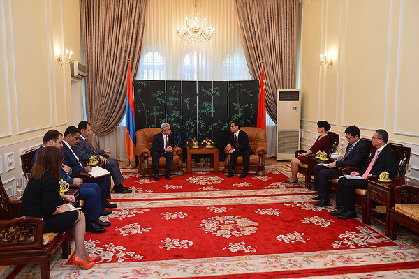 Серж Саргсян посетил посольство Китая в Ереване в связи с национальным праздником